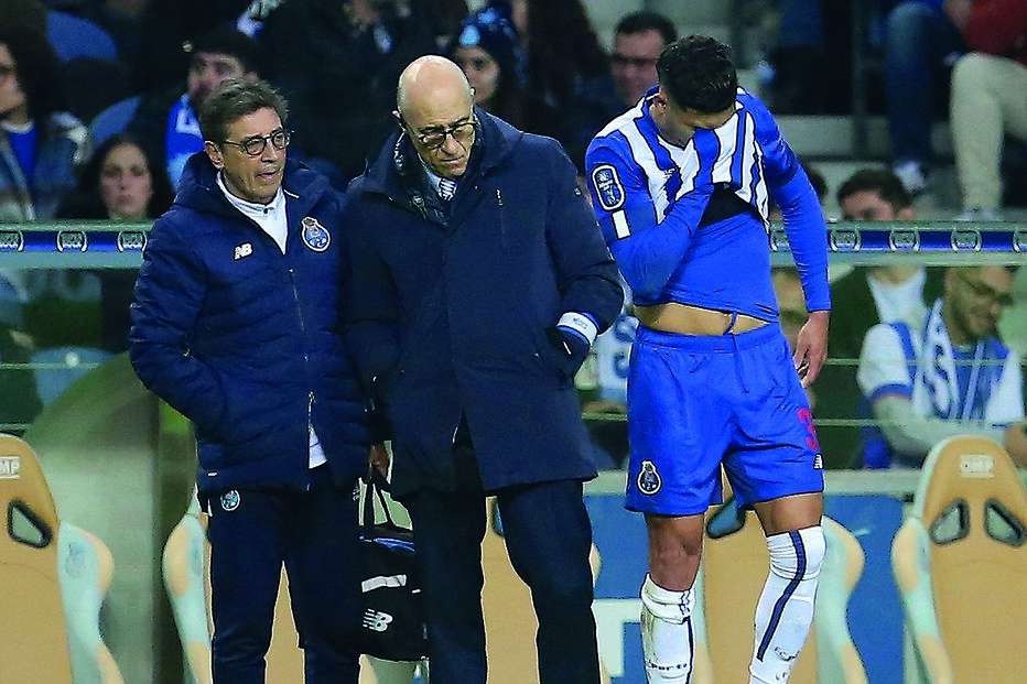 Evanilson contraiu uma lesão no ligamento lateral interno do joelho direito no jogo com o Gil Vicente, na Taça da Liga