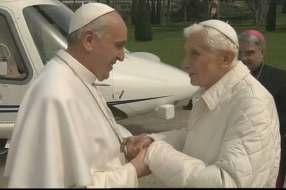 Bento XVI: Papa do segredo de Fátima luta pela vida