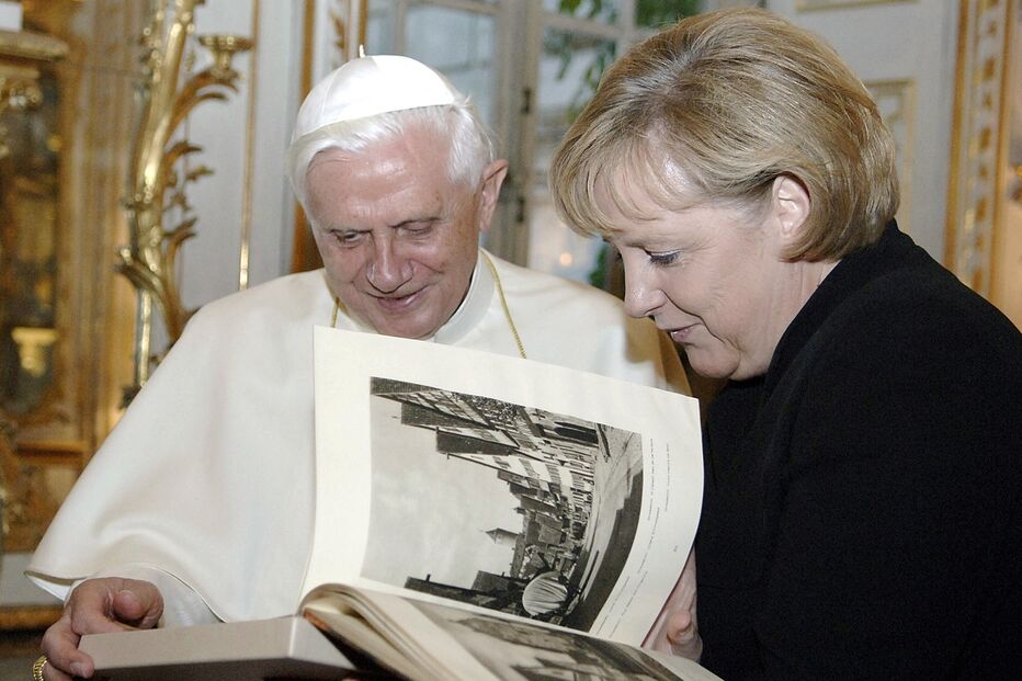 Papa Bento XVI e a antiga chanceler alemã Angela Merkel