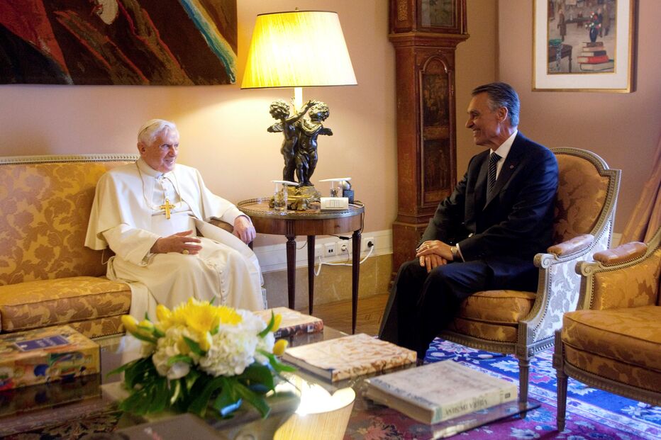 Papa Bento XVI reúne-se com Cavaco Silva no Palácio de Belém