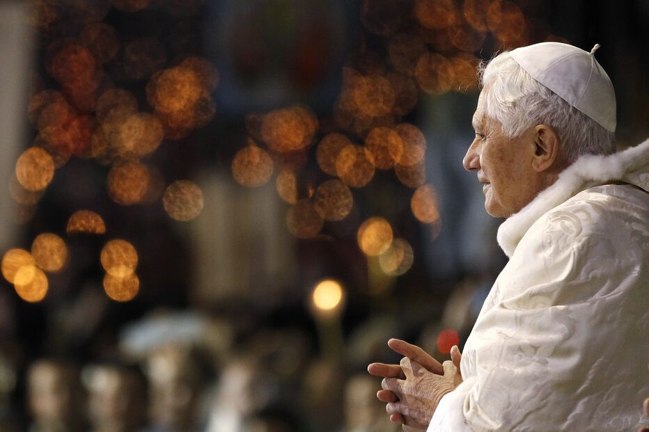 Papa Bento XVI reza em Fátima