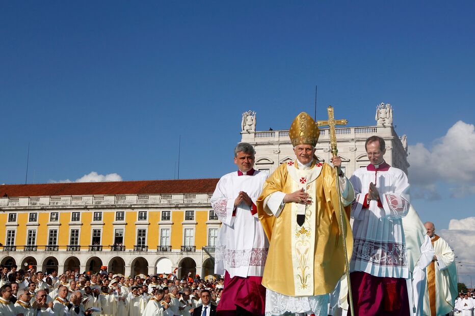Bento XVI celebra missa no Terreiro do Paço em Lisboa