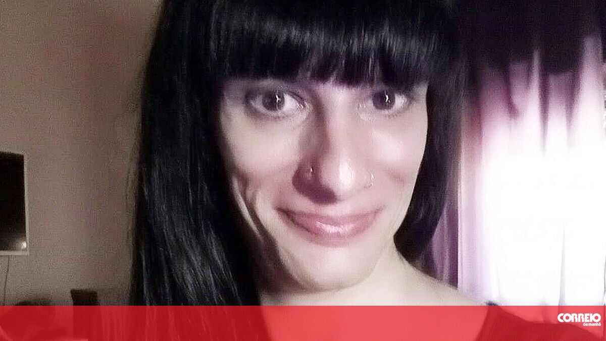 Transexual que matou os pais com 17 facadas atravessava uma depressão - Correio da Manhã