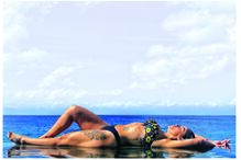 Vanessa Silva repousa frente ao mar de Cozumel, no México