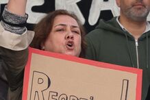 Professores em greve protestaram em frente à Escola Gil Vicente 