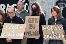 Professores em greve protestaram em frente à Escola Gil Vicente 