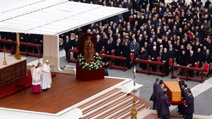 O funeral do Papa emérito Bento XVI em 15 imagens