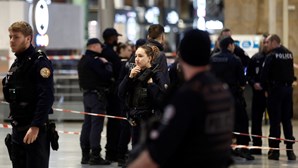 Seis pessoas feridas em ataque à faca na Gare du Nord em Paris. Suspeito já foi detido
