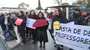 Diretores convocam professores e funcionários para serviços mínimos em dias de greve