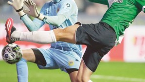 Paulinho bisa na partida e coloca Sporting na final da Taça da Liga