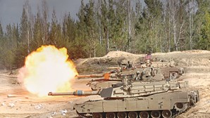 EUA anunciam envio de 31 tanques M1 Abrams para a Ucrânia 
