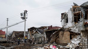 Pelo menos 11 mortos e 11 feridos em bombardeamentos russos na Ucrânia 
