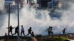 Mais um palestiniano morto por fogo israelita em novos confrontos na Cisjordânia