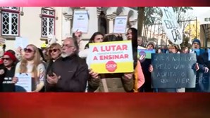 “Está na hora de dizer basta”: Professores em protesto formam cordão humano em Sintra 