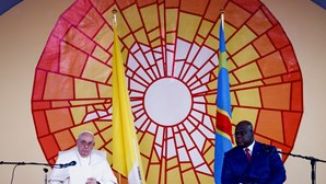 Papa Francisco denuncia "colonialismo económico" reinante em África