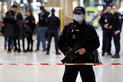 Pelo menos seis feridos em ataque à faca na Gare du Nord em Paris