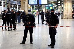 Pelo menos seis feridos em ataque à faca na Gare du Nord em Paris