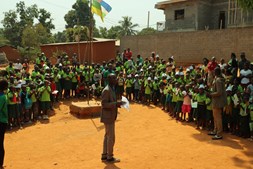 Militares portugueses fazem doação de material escolar na República Centro-Africana
