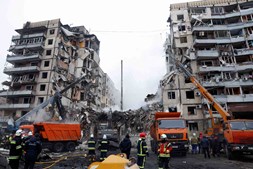 O rasto de destruição após o ataque russo a edifício residencial em Dnipro