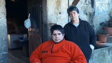 Tiago vive dependente da família desde que nasceu 