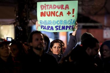 Mais de cem manifestantes recusam em Lisboa amnistia para "terroristas"   