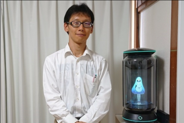 Akihiko Kondo e Miku, na Gatebox