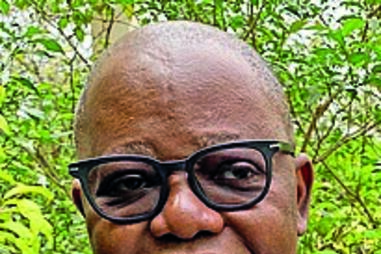 Michael M. Adamo Ministro dos Negecócios Estrangeiros do Gabão.