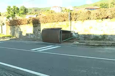 Despiste de carro que derrubou uma paragem de autocarro faz quatro feridos em Barcelos