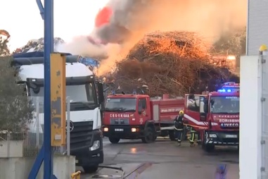Incêndio industrial em Vila Nova de Gaia mobiliza vários operacionais