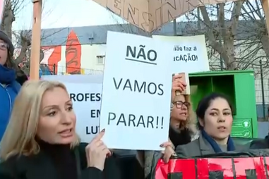 Cerca de meia centena de professores de Cascais em protesto por melhores condições