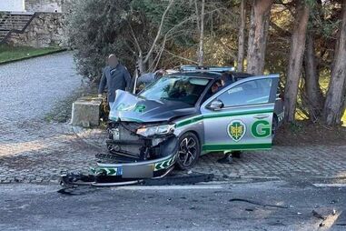 Colisão entre dois carros fere com gravidade militar da GNR em Viseu