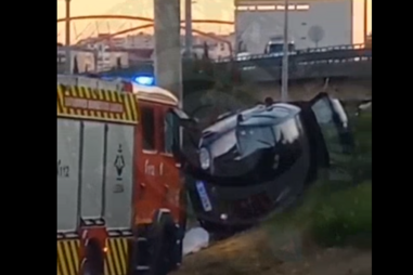 Dois feridos em despiste de carro na radial de Benfica em Lisboa