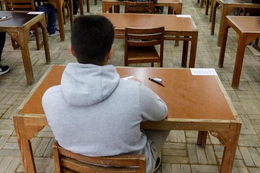 Estudantes xxx, sala de aula xxx, escola xxx