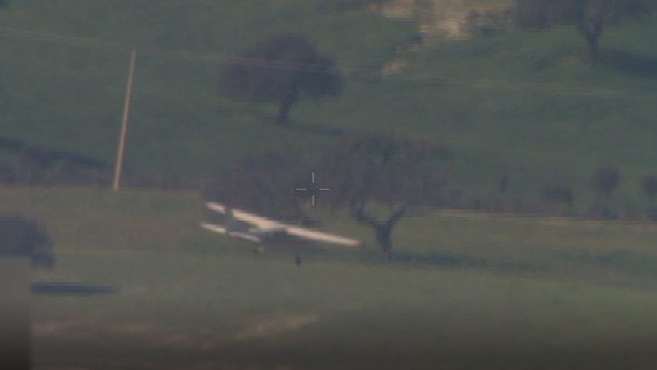 Força Aérea interceta avioneta a lançar droga junto à A26 no Alentejo. Veja as imagens