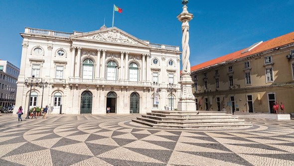 Justiça investiga contratação ilegal de militantes do PS e PSD na Câmara de Lisboa