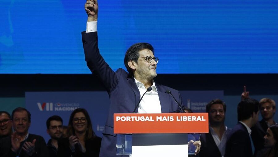IL critica Governo por "lista de espera" na redução de impostos