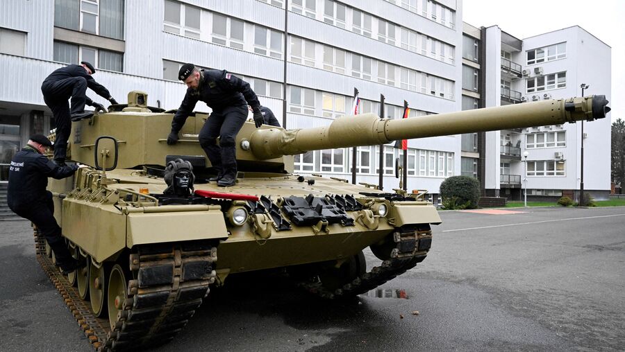 Três tanques Leopard 2 doados por Portugal já estão com as forças ucranianas