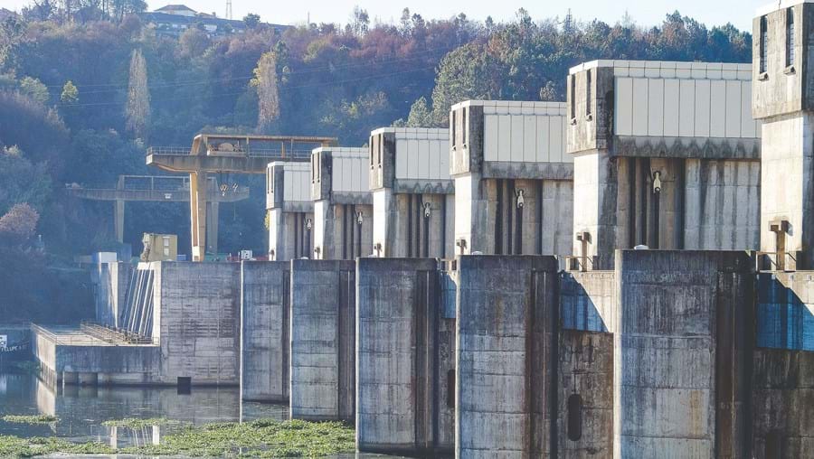 Uma das questões fundamentais é saber se as barragens são propriedade do Estado ou propriedade das concessionárias