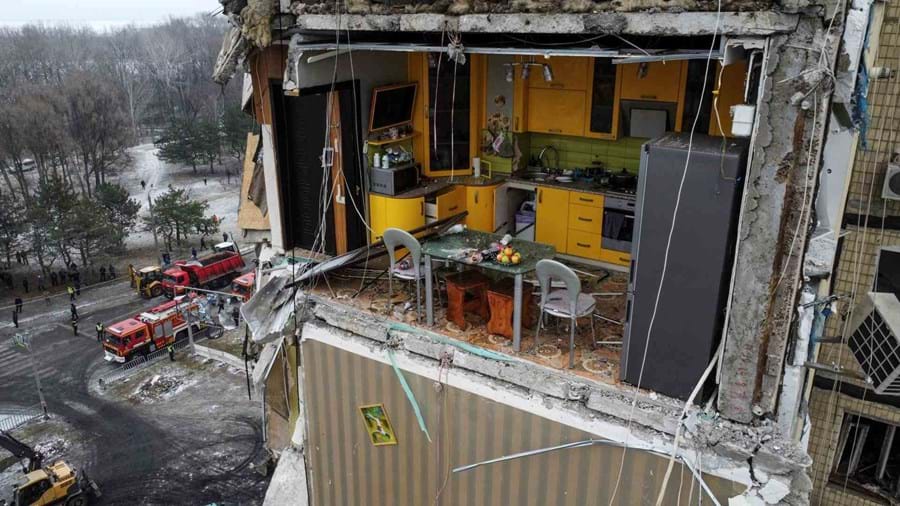 O rasto de destruição após o ataque russo a edifício residencial em Dnipro