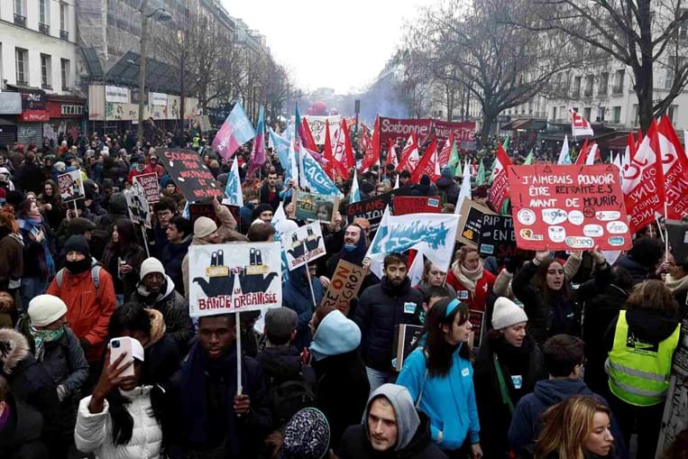 Milhares de franceses em protesto nas ruas de Paris em dia de greve geral 