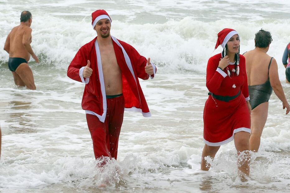 Primeiro mergulho do ano em Carcavelos