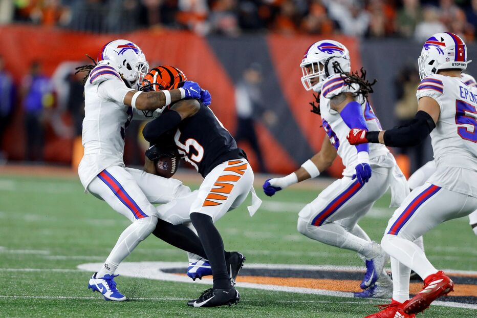 2023-01-03_08_20_35 2023-01-03T033658Z_1254288702_MT1USATODAY19715057_RTRMADP_3_NFL-BUFFALO-BILLS-AT-CINCINNATI-BENGALS.JPG