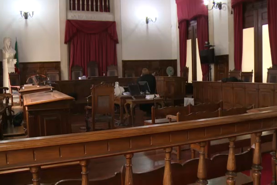 Estado condenado a pagar indemnização de 27.500 euros a homem que foi absolvido após estar nove meses preso