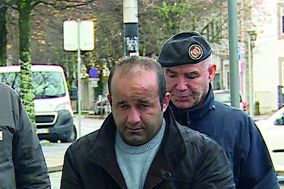 Homem que bebeu duas cervejas após matar a ex-mulher condenado a 19 anos e dois meses de prisão