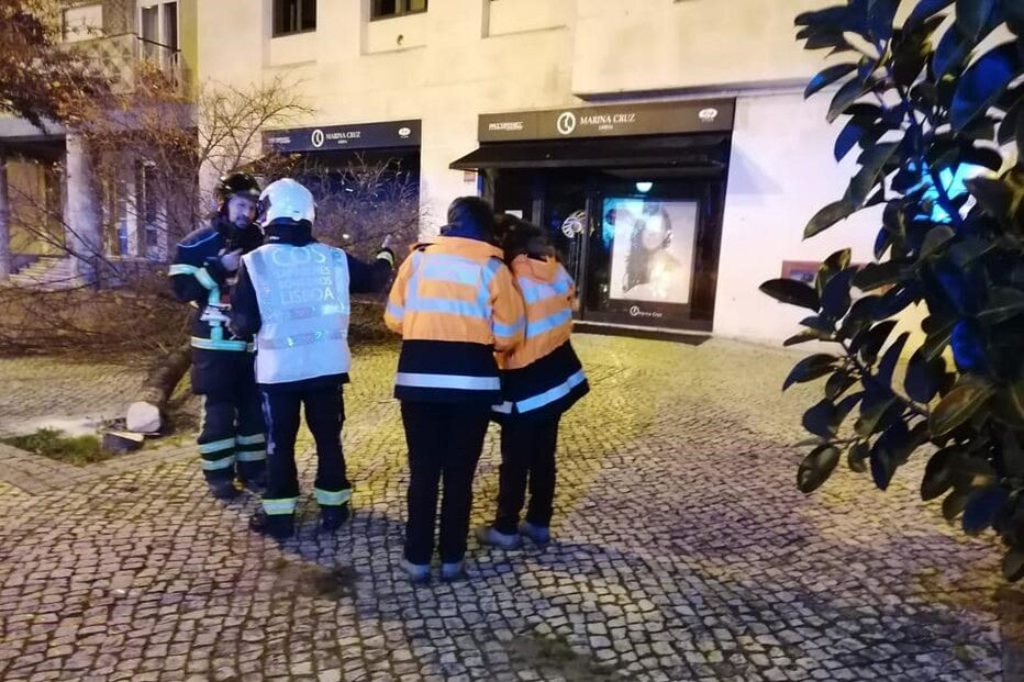 18 feridos em incêndio num prédio em Lisboa