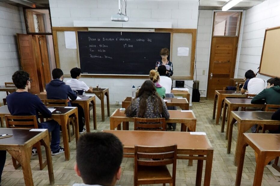 Estudantes xxx, sala de aula xxx, escola xxx