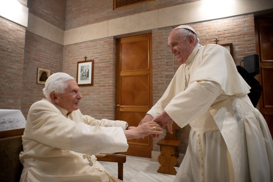 Papa Bento XVI e Papa Francisco