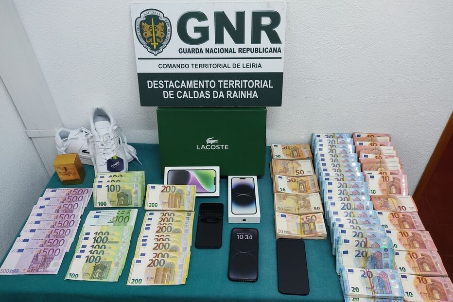 Mulher assalta a casa do ex-sogro na noite de Passagem de Ano e leva 140 mil euros 