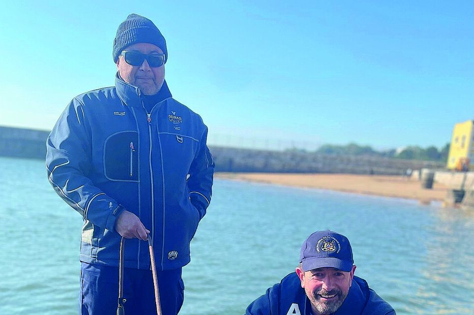 Cadela foi resgatada pela Direção de Faróis e agentes da Polícia Marítima de Lisboa