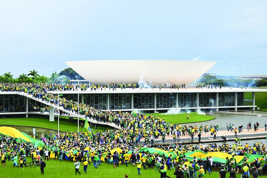 Bolsonaristas lançaram  o caos em Brasília